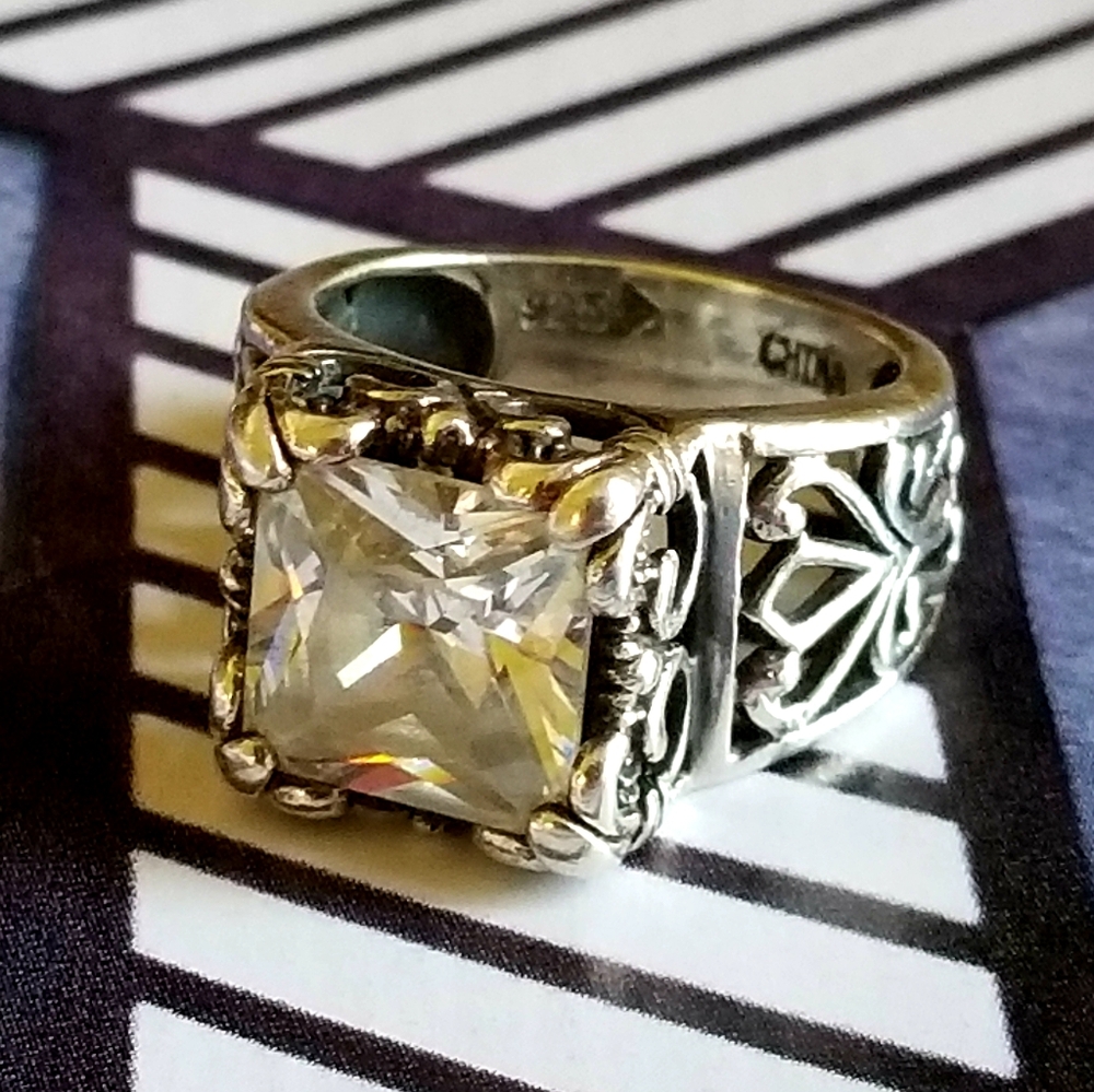 Silpada Sterling Silver & Zirconia Uptown Ring - Picture 4 of 15